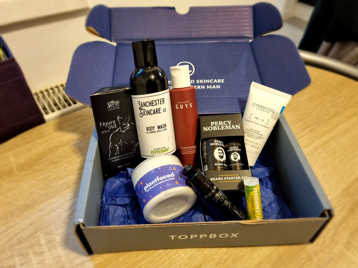mcmosh's tweet photo. So I was super skeptical of this site, but I went with it. Even after receiving it I was like urm... But after trying the products this is a GREAT box!! Gents, treat yourself :) @jointoppbox https://t.co/1Z9WZCQkOd