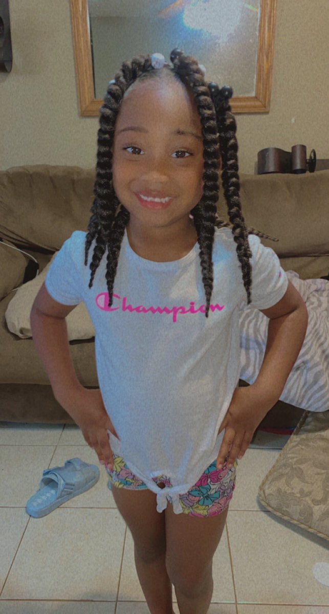 keyaaf98's tweet photo. I’ve never done color braids on my own head 🤤🤤😍😍😍😍😍& I’ve never done actual crotchet on Demi’s 🥺🥺😍😍😍😍😍 #itsafirst ‼️ https://t.co/K5DvUHplxj