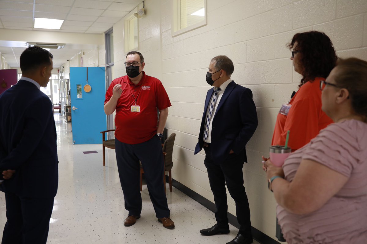 DrZelayaSpeaks's tweet image. The answers to all our questions rely in the experiences and knowledge found in our communities. De mi alma gracias @EISDofSA for taking upon the responsibility to help create an unpaved journey for #Newcomer students in San Antonio, TX.  #AssetBased #Language #Culture #Identity