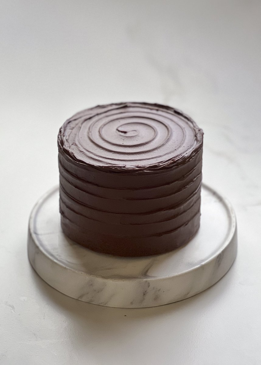 hiagovicktor's tweet photo. deu vontade de um bolo de cenoura, fui lá e fiz 👨🏻‍🍳 https://t.co/ejIR64hXPK