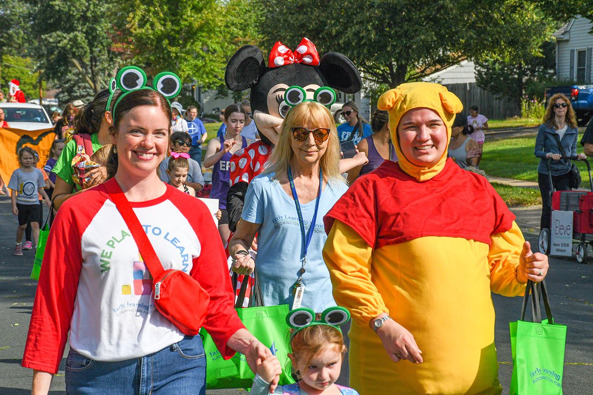 bps271's tweet image. Bloomington Public Schools joined in on the fun at the Bloomington Heritage Days Parade on Saturday.

Thank you students, staff, families and schools for representing BPS! #BPSpride #BloomingtonHeritageDays #Minnesota