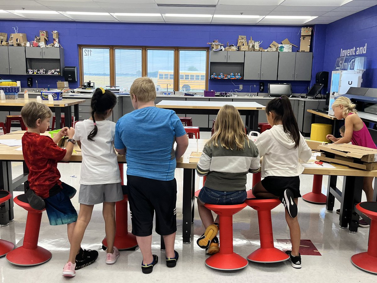 mrsemilybyers's tweet photo. There was a quiet hum of 23 voices all working together to create their putt-putt holes today. I’m pretty sure they would have worked all day! Take a look at those details ☺️⛳️ @PCElementary #AWS #ThinkBiGSpace #PioneerTogether https://t.co/0jPOMcK10z