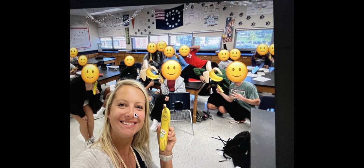 EASDHakimi's tweet photo. Banana Autopsy being performed in Mrs. Egbert Behm’s Anatomy Class @EastonAreaSD @eahsprincipal @carlyegberts #gobananas #autopsy #anatomylesson https://t.co/qkUxJLEtyu