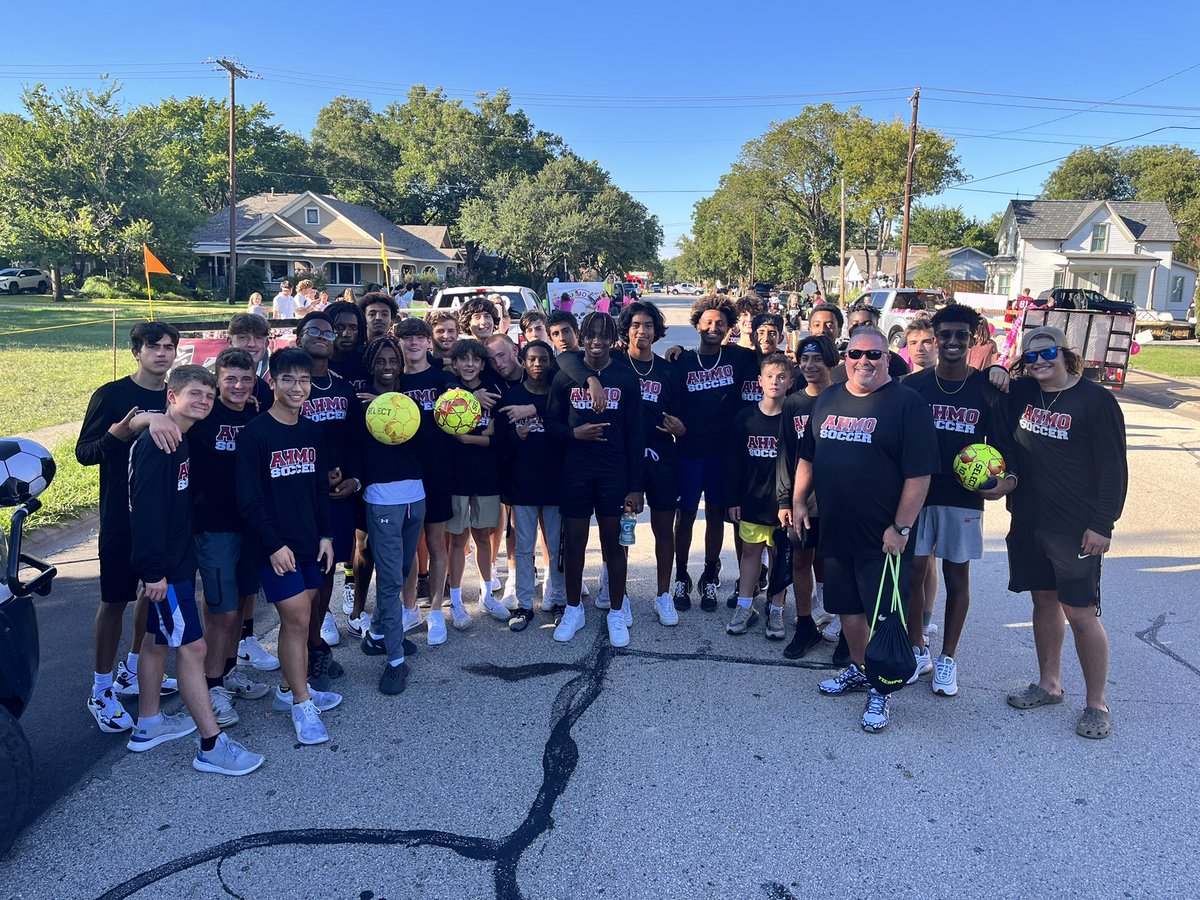ahmo_soccer's tweet photo. It’s parade time!! #rocktheraiders #AHMO https://t.co/vfuWOLVwQa