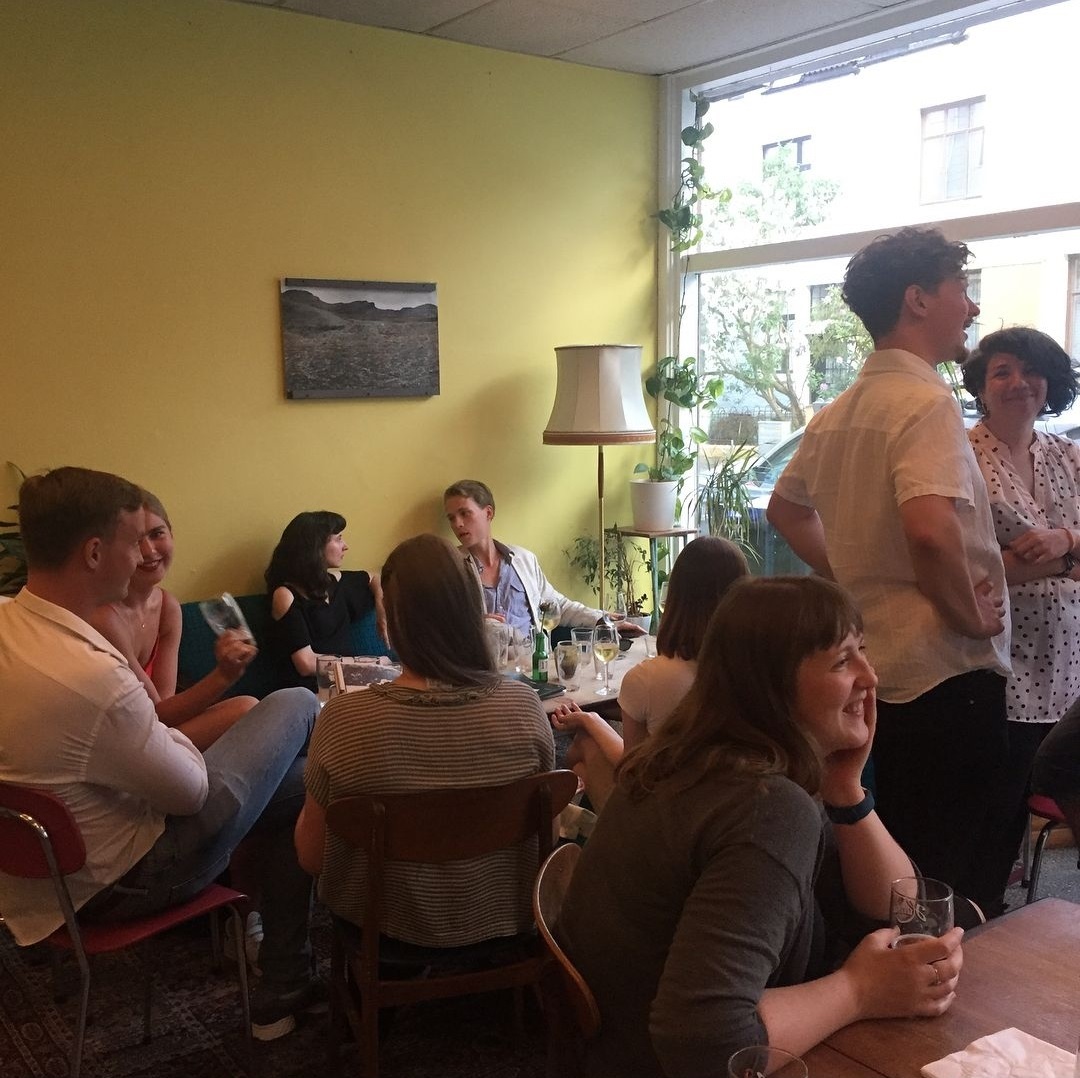 TidsREPLIKK's tweet image. #53 Digital er snart ferdigstilt, og Tidsskriftet Replikk ser etter nye medlemmer. Kontakt oss på redaktor@tidsskriftetreplikk.no om du er interessert i alt fra ledelse og administrasjon til PR og tekstarbeid til kunst og grafikk.