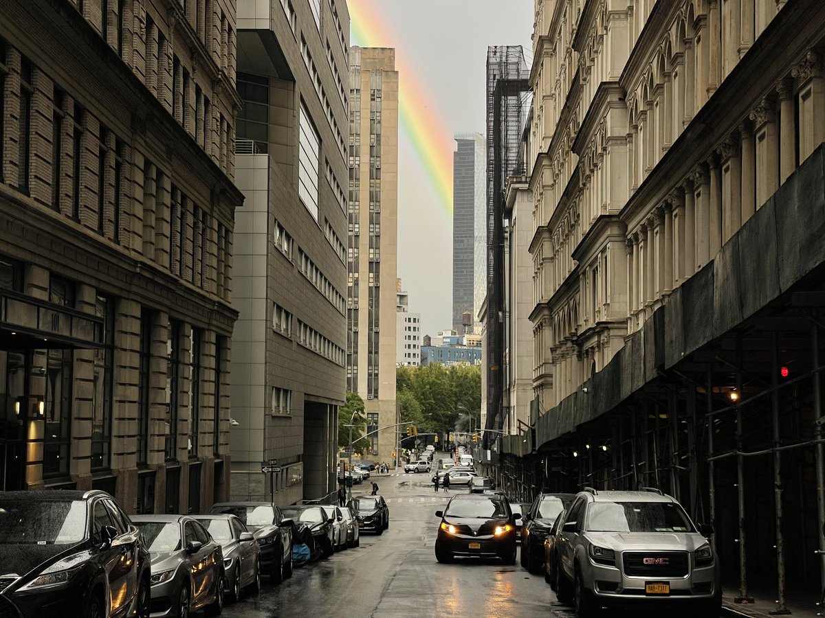 Casey's tweet image. are you kidding me right now new york city 🌈 !!!