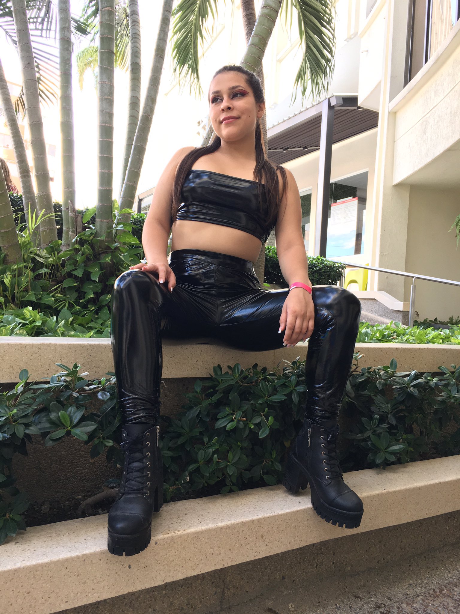 2 pic. Sígueme ✅ Dale Favorito ❤️ Regalame un Retwittear🔃 Síganme en mi onlyfan.En mi TikTok @tinaplay26 Y instagram @tinamichael736. Onlyfans https://t.co/BVgbaYxjLV https://t.co/zZstgYEAZh