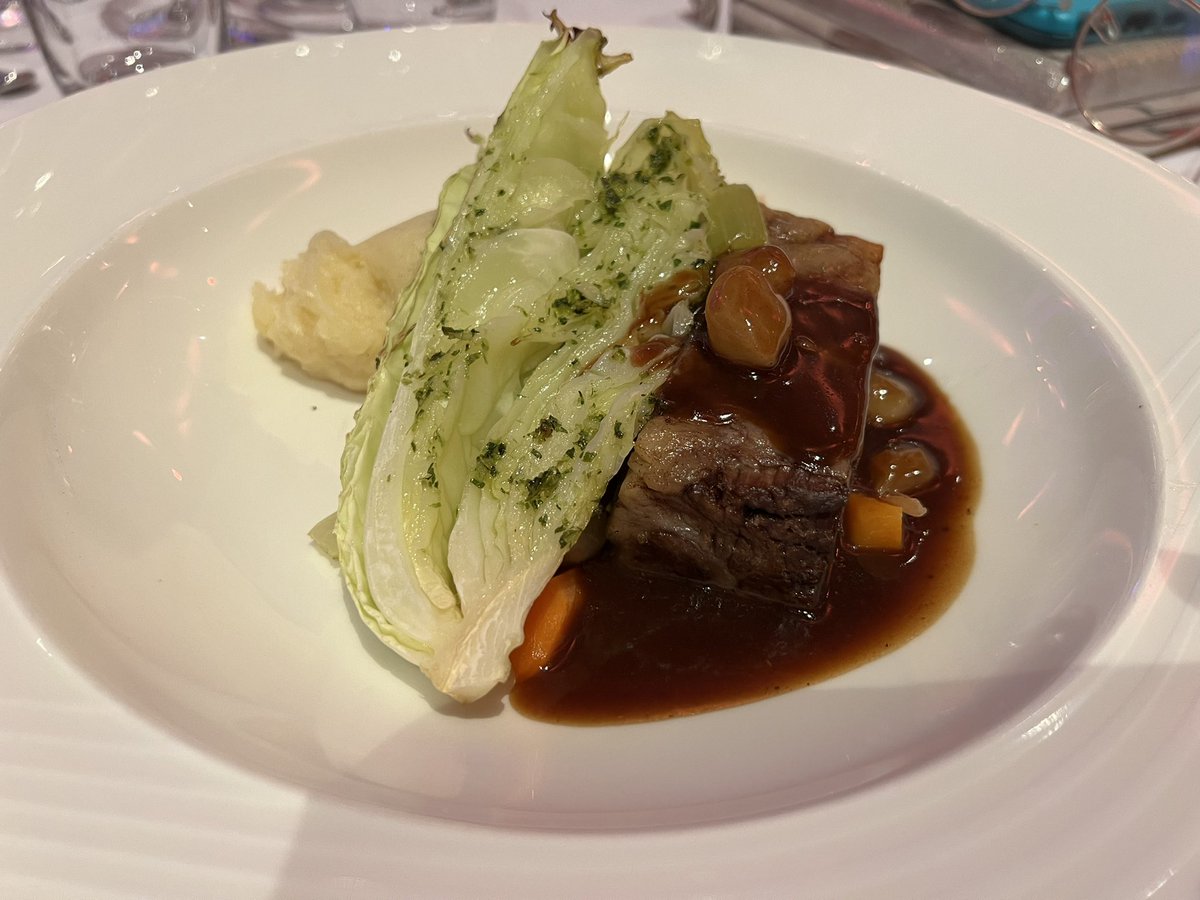 LucindasIreland's tweet photo. Great food tonight @restawards for 840 people by @Leonard_fearon and team @TheCCD  Great fun night all round with @AltitudeIreland @miriamdonohoe @julieon and more. Great winners, great night. Never mind the colours! #judge https://t.co/jWfIczPjHL