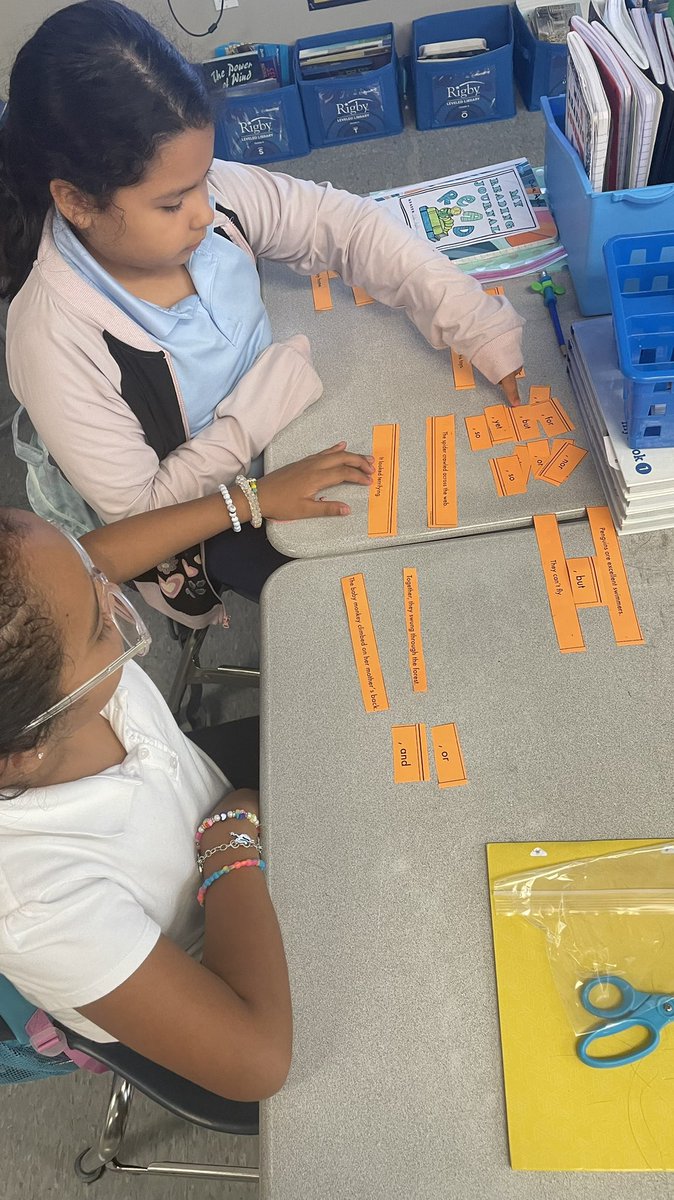 CaptainJHooks's tweet photo. We got hands on with constructing compound sentences today! 
@Almeda_Elem @Ian_Olmstead @deandra_waters @MsMariaPinedo https://t.co/A7zVVHFTcO