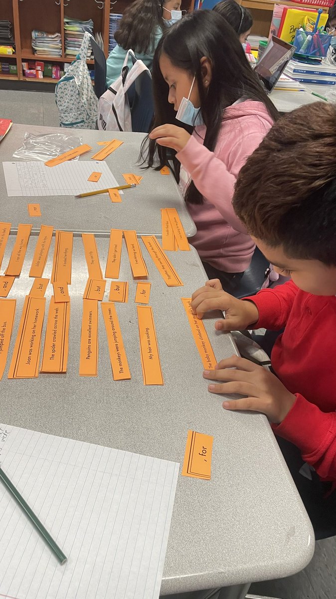 CaptainJHooks's tweet photo. We got hands on with constructing compound sentences today! 
@Almeda_Elem @Ian_Olmstead @deandra_waters @MsMariaPinedo https://t.co/A7zVVHFTcO