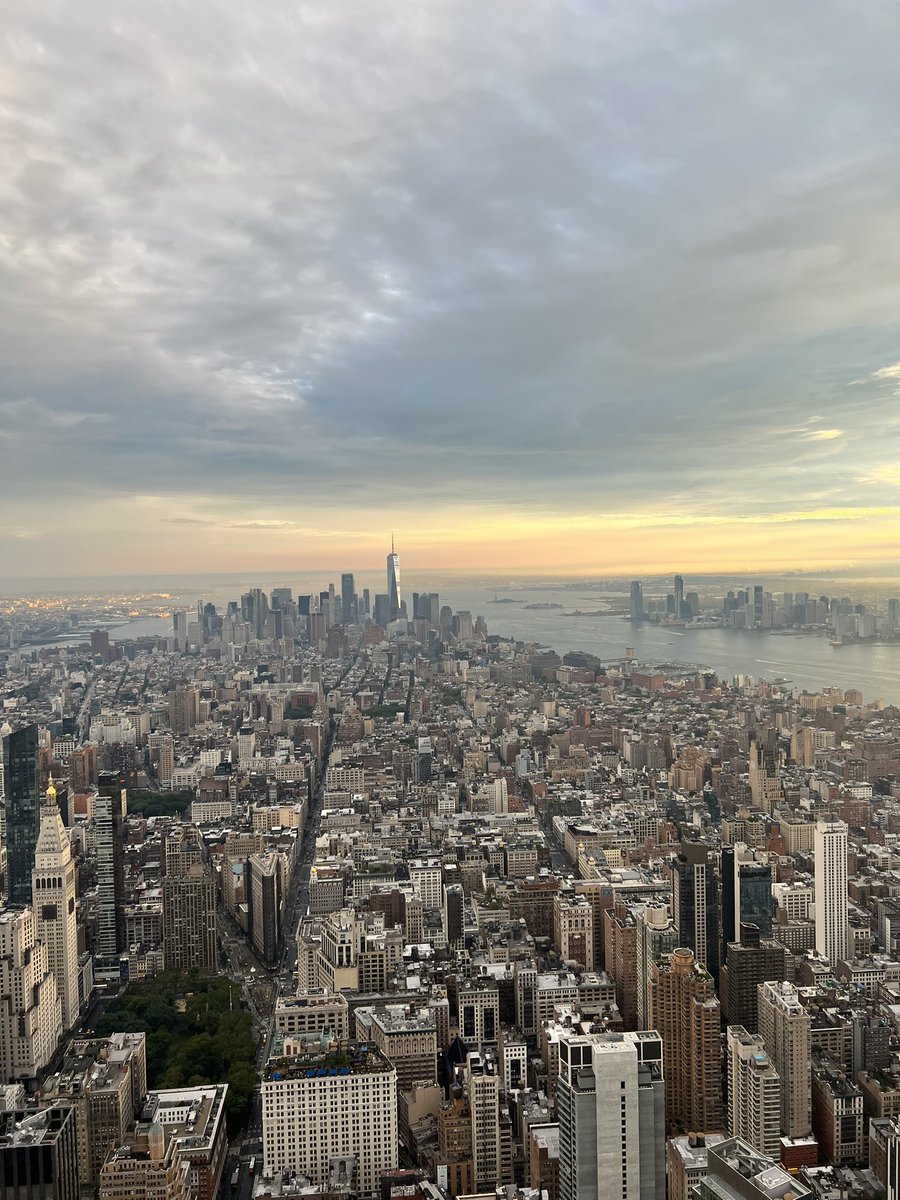 EmpireStateBldg's tweet photo. A beautiful night on top of the world https://t.co/LGFIGYBTc8