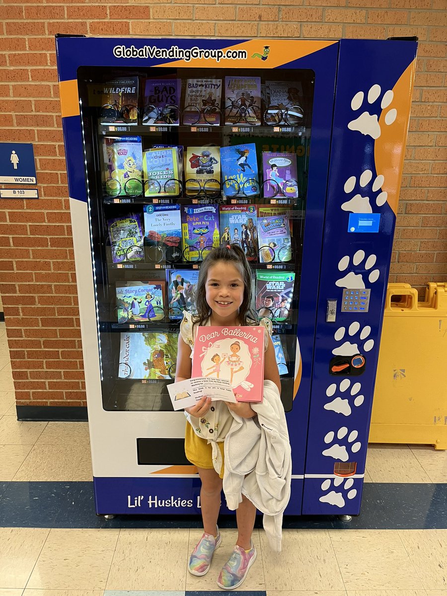 A_Colwell96's tweet photo. From assisting Pre-K to @breakoutEDU to students earning their books from the @GlobalVending to free reading, it has been a productive day @NISDGlass . I can’t wait to see what tomorrow brings! 📖💻😁🌟💛 #collaboration #teamwork #glassignited #homelibraries @NISDLib https://t.co/ySfL2ONY1S