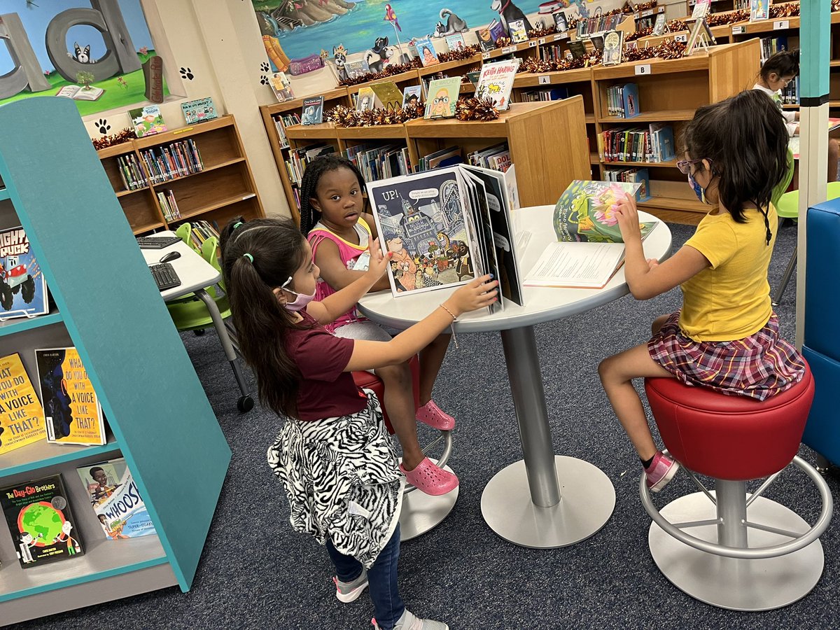 A_Colwell96's tweet photo. From assisting Pre-K to @breakoutEDU to students earning their books from the @GlobalVending to free reading, it has been a productive day @NISDGlass . I can’t wait to see what tomorrow brings! 📖💻😁🌟💛 #collaboration #teamwork #glassignited #homelibraries @NISDLib https://t.co/ySfL2ONY1S