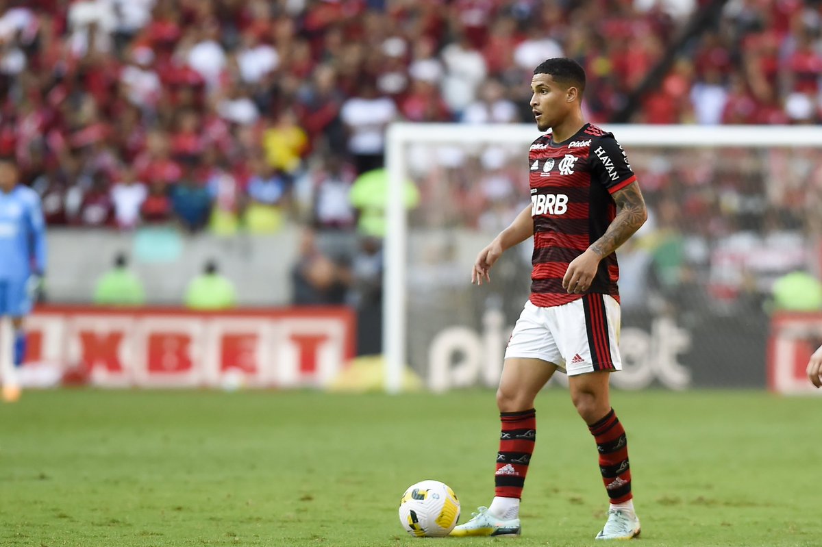Real Madrid está disposto a desembolsar 30 milhões de euros (R$ 155 milhões) para comprar o volante João Gomes, do Flamengo.

🗞 <a href="/libermanmartin/">Martin Liberman</a> 
📸 Marcelo Cortes