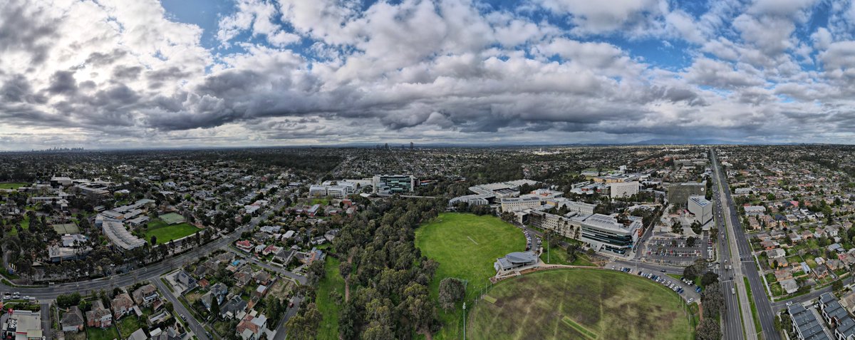 wanderingchina's tweet photo. #Comingupforair // Deakin University and College Burwood Campus from above. 190922
Shot from Gardiners Creek. https://t.co/qEKXWxQyaz