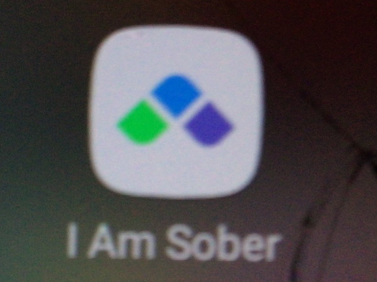 Strawbe16792760's tweet photo. So I just started this app hopefully it will help me get better and track thing, itโs called โI am Soberโ btw it helps with drinking smoking various drug problems and self harm(sh) I suggest it to everyone going through tough times:) #iamsoberapp #depression #gettinghelp https://t.co/KMJPnJsWIR