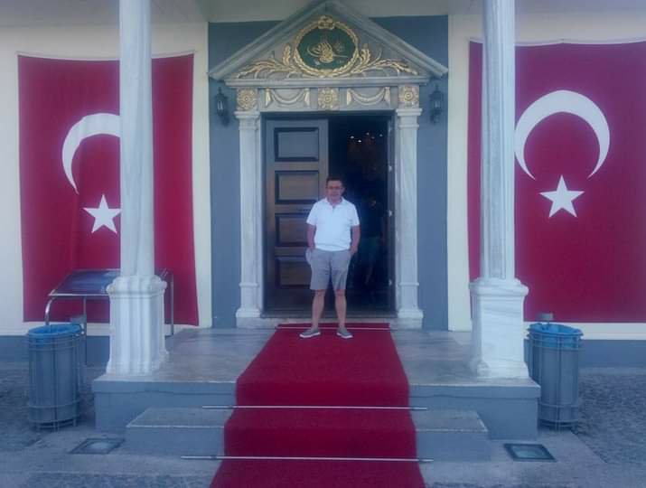 kalemimyazar's tweet photo. #GeceyeNotum
Bir zamanlar #KızKulesi'ne bile 'onlara göre' #şort'la girmişiz.😜
Yazın sıcak günlerinde başka nasıl gezilir. 😉 #SortluErkek 😁 https://t.co/zKf4cpYbMB