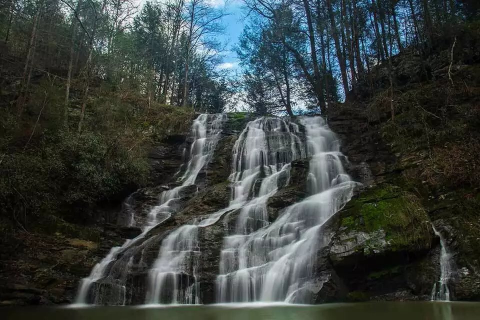 carolinewhiter8's tweet photo. #MyTopPick places to visit this #september
#brasstownfalls and #tablerockstatepark 🥰 💯 Perfect in the #falls https://t.co/oKWsv6wZO4