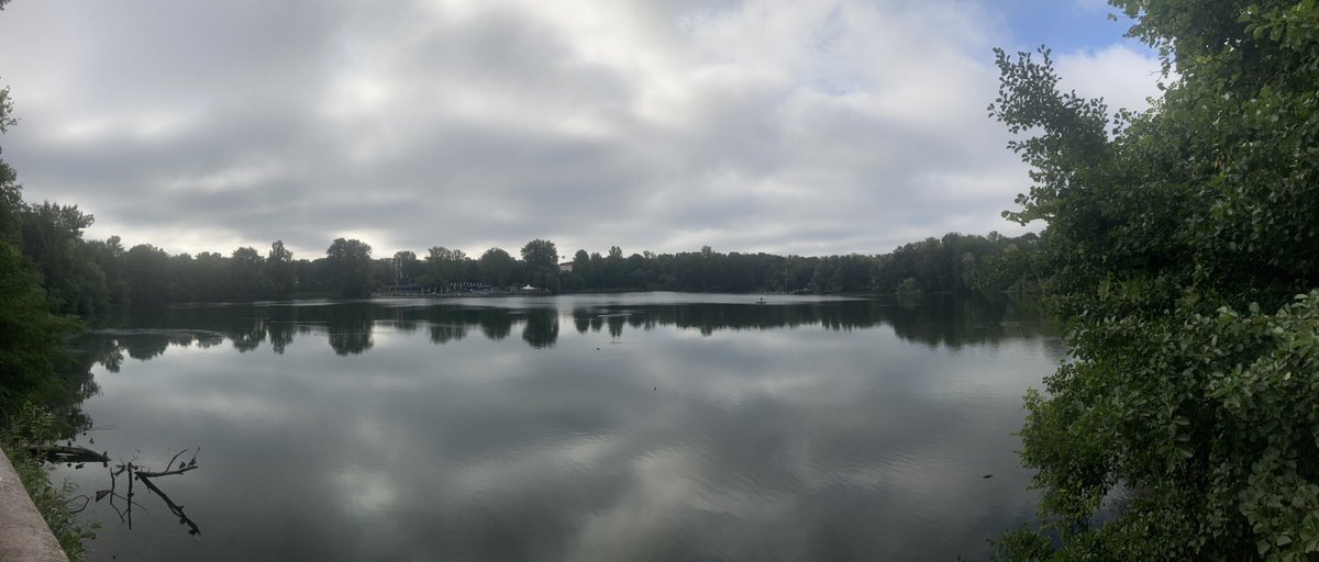 BaritoneCotton's tweet photo. A very crisp and cool Sunday morning run around the lake in Weissensee. Gray and overcast. The leaves are starting to change.#nomadbaritone #baritoneproblems #weissensee # germany #deutschland #operasinger #baritone #fall #fallvibes #changingseasons #changingleaves #autumn #run https://t.co/lRz6QcGSr5