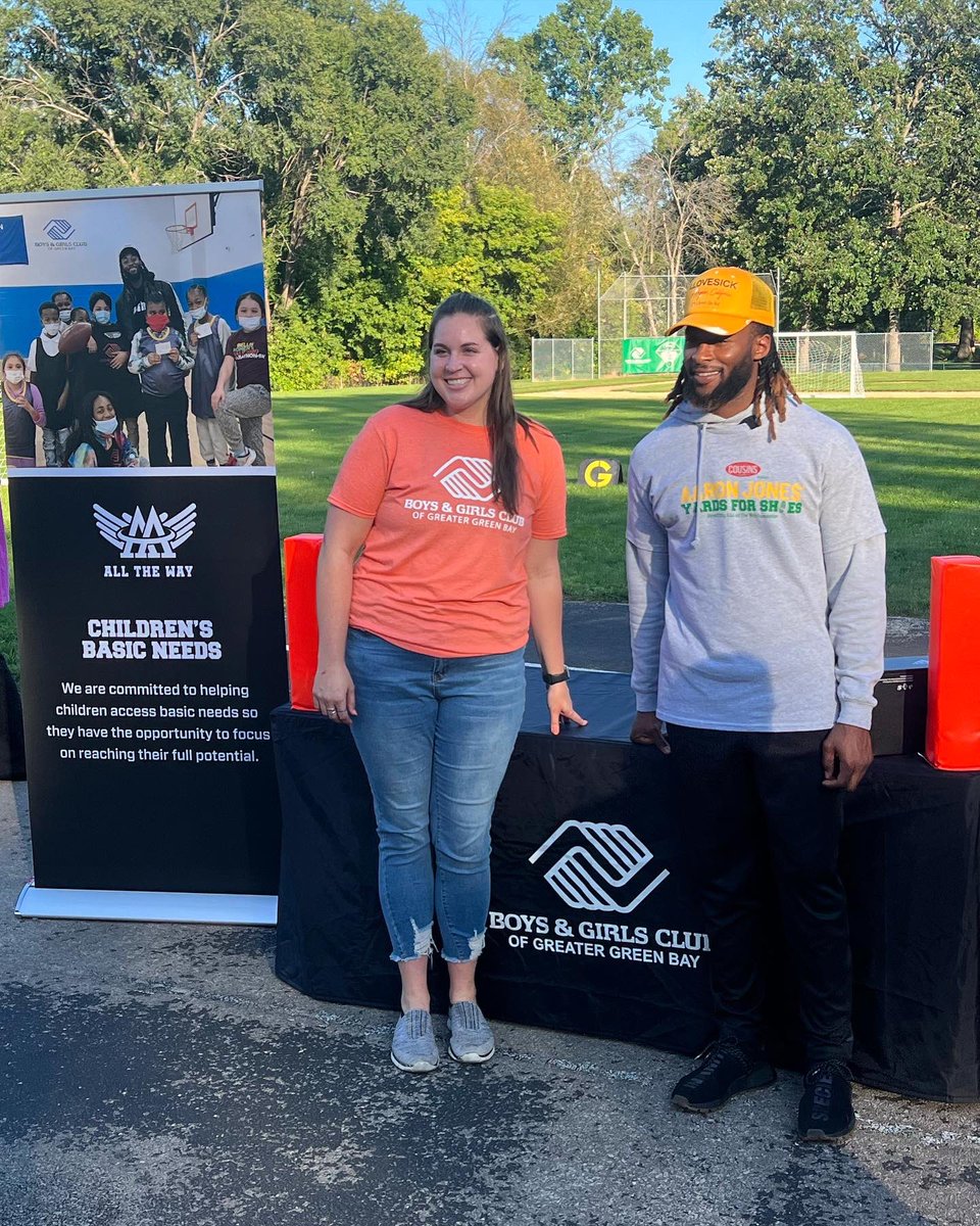 AAAllTheWayFdn's tweet photo. Special thank you to the Boys and Girls Club of Green Bay for having us and @cousinssubs out for the Yards for Shoes kickoff event. Let’s get those yards!!! 👟 @Showtyme_33 https://t.co/0AnfPqPZRm
