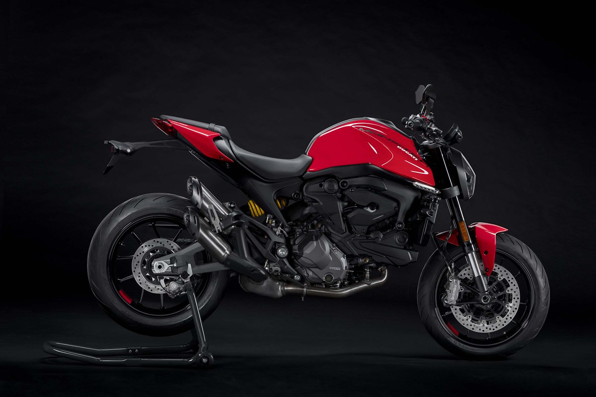 The #Ducati Monster lineup will grow by another model for 2023, as the Italian brand has announced the new Ducati Monster SP for next year. aspha.lt/3f3QXhC