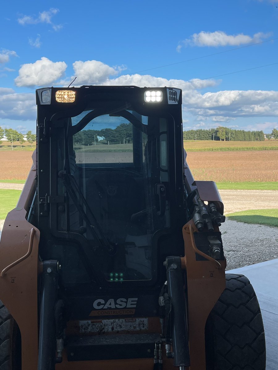 Bit of a light upgrade on the skid steer <a href="/TigerlightsUSA/">Tiger Lights</a> <a href="/argis2000ltd/">Argis 2000 Ltd.</a>