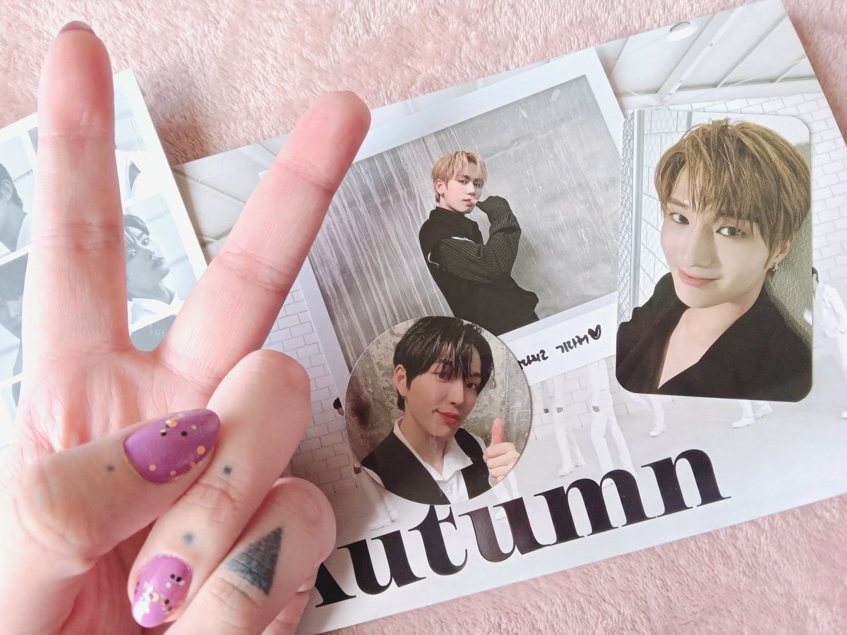 baaelee's tweet photo. @DKB_BRAVE Got my first ever #DKB album, and I got my bias #EChan for the pc 🥹🥹 I'm sooooo happy I love you Changmin 🥹💞 and the whole rap line 💘 #다크비 #이찬 https://t.co/ZfvBeOCxxG