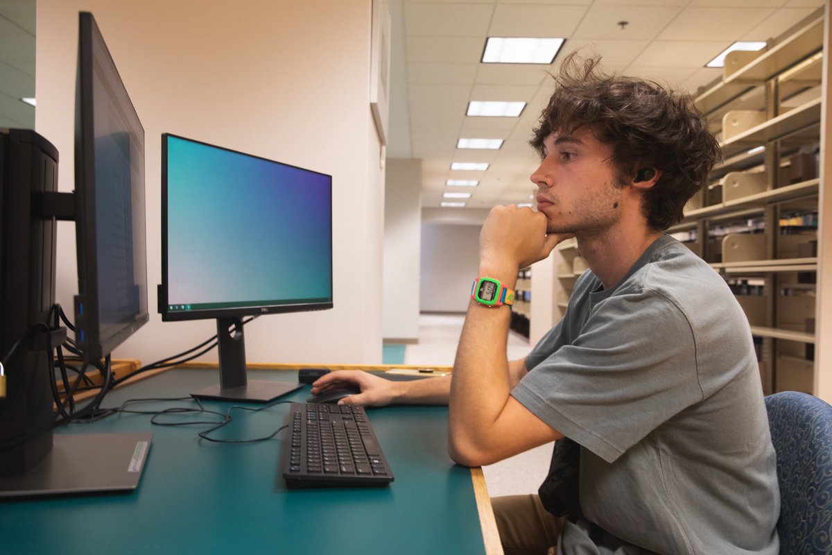 uwflibraries's tweet photo. Night owls welcome!

When everything else is closed, Pace Library is open late until 1am so you escape that noisy roommate, print out paper that's due at midnight, or just settle into a good book for the evening. No judgement here. 

Library hours here: 
https://t.co/zUFecRrl6u https://t.co/vgjjZsGzyy