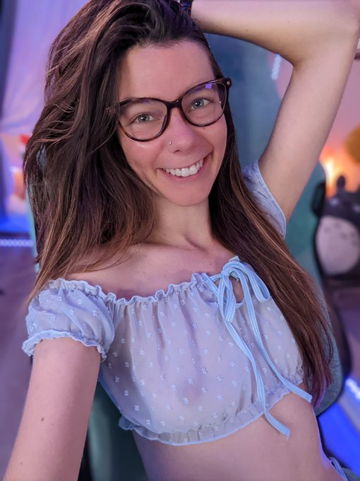 Howdy!!! 😁😁😁 My pussy is already wet just making this post! 😅  Online until 11p ET! My room: https://t