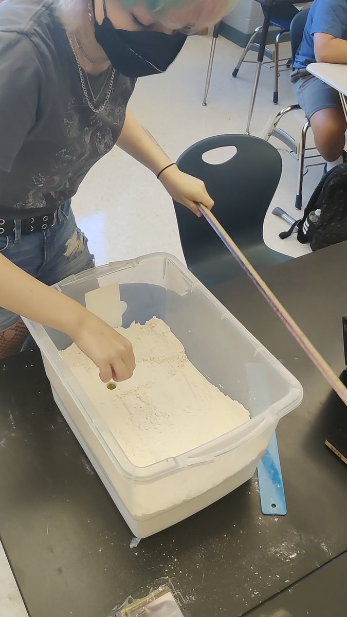 _Simons_says's tweet photo. Students in Mr. Hirsch’s Astronomy class created craters using flour and a variety of objects to try and get different shapes and sizes of craters.
(Hirsch came to me and asked if I had marbles of same diameter but diff masses, and I was like 🤓)
#TitanScience @AlexandriaSTEM https://t.co/wJF1ePCE7x