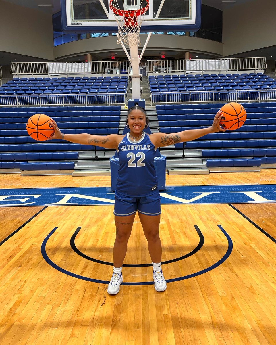 leexxiieeyy's tweet photo. Finer things in life &amp; I’m one of ‘em✨#seniorszn #ripemma https://t.co/F6d4MgquiS