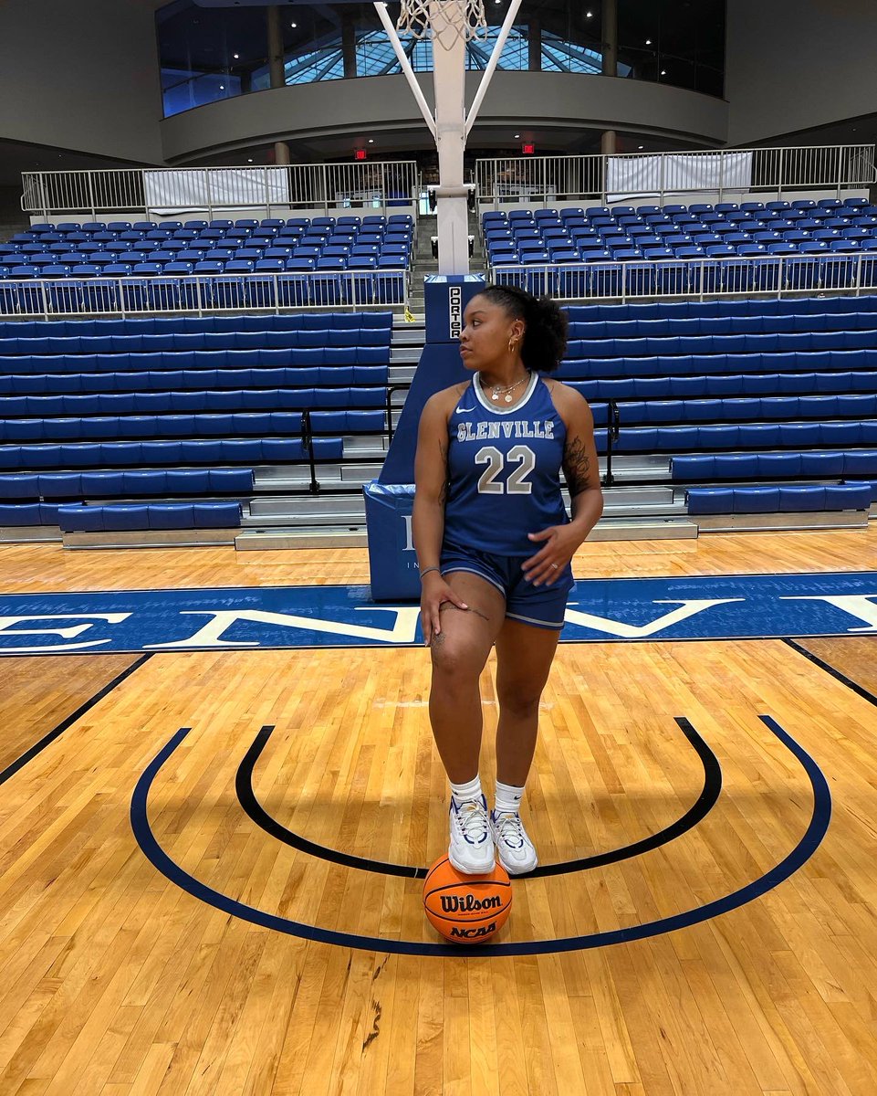 leexxiieeyy's tweet photo. Finer things in life &amp; I’m one of ‘em✨#seniorszn #ripemma https://t.co/F6d4MgquiS