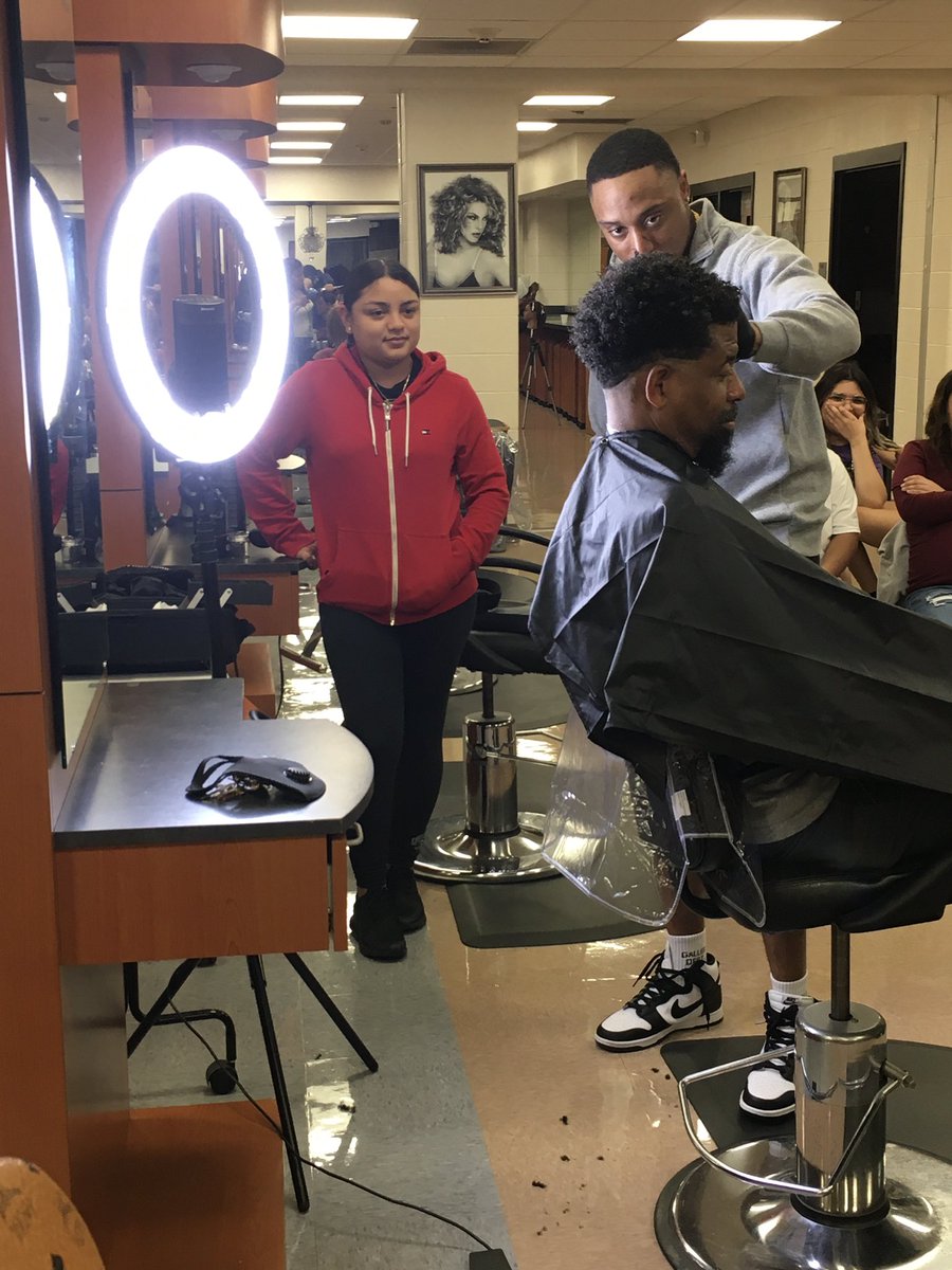 MsSigearsSGHS's tweet photo. Big s/o to @SGCoachBarnes45 for the assist today in the cosmetology lab! @fadeville demonstrated a clipper cut for my girls and got him right on together #popping 🔥🔥🔥😂😂😂 hash tag per his request https://t.co/9DxK2CP36g