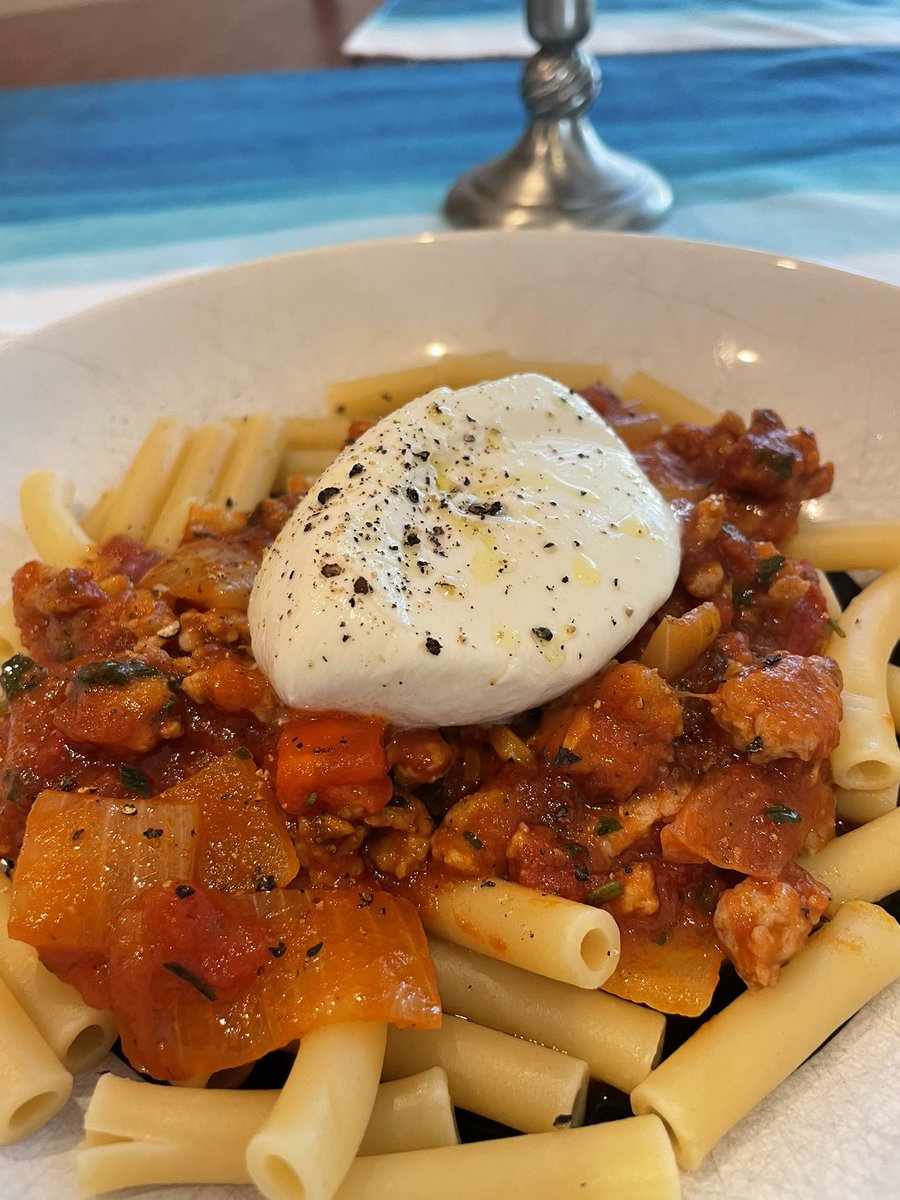 shane_mannix's tweet photo. Yum, just frikin YUM! #dadsondinner #pasta #burrata #dinner @belgioiosoinc @sangiorgiopasta https://t.co/tukn3YAp8c