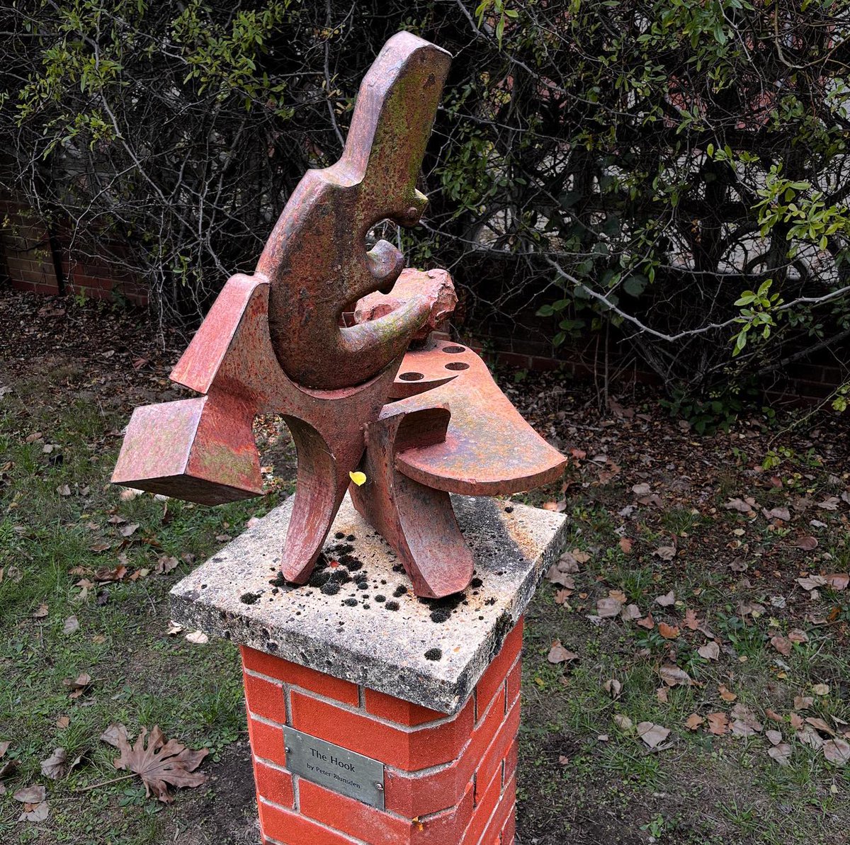 ByNorwich's tweet photo. ‘The Hook’ by Peter Blunsden. 3 minutes from Foundry Bridge. https://t.co/N76eZ9Ny3U 
#TheHook #sculpture #PeterBlunsden #norwich #norwichbytheriver
19 September 2022 at 23:56 https://t.co/dY8Se5UXFR