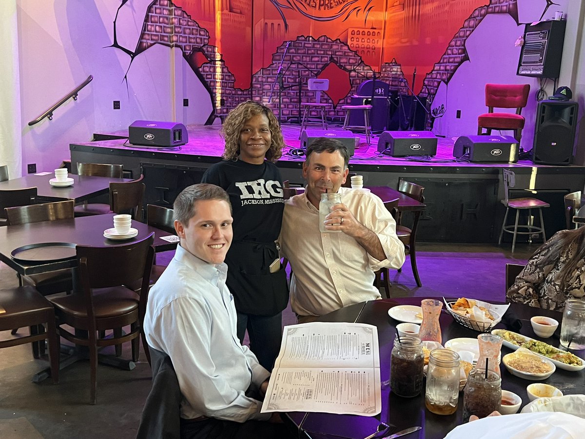 MichaelWatsonMS's tweet photo. #HappeningNow Wrapping up the day at Iron Horse Grill. Enjoyed visiting with my friends and looking forward to Chef Pierre’s fajitas! 👌🏻
#CityWithSoulOpen https://t.co/8eRYYbGIW9