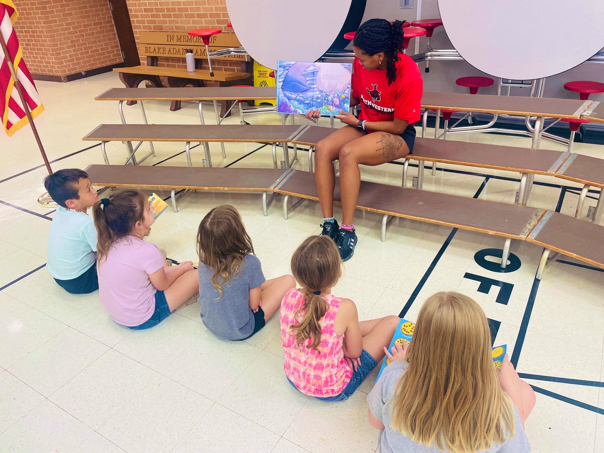 NWOSUWBB's tweet photo. “Reading with the Rangers” made a stop at Medford Elementary today to hang out with some cool 1st and 2nd graders! 📚❤️

They made some pretty awesome Ranger bookmarks and picked out some great books to read! https://t.co/UvWb4udY9d