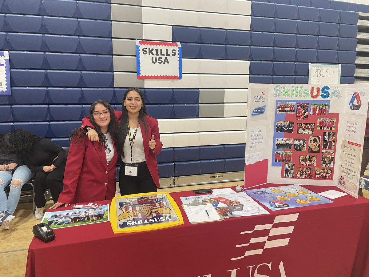 OsbournPrin's tweet photo. #OneOsbourn Club Fair was a great success. Our students have multiple opportunities to succeed and reach their potential. https://t.co/nI0RBuriSv
