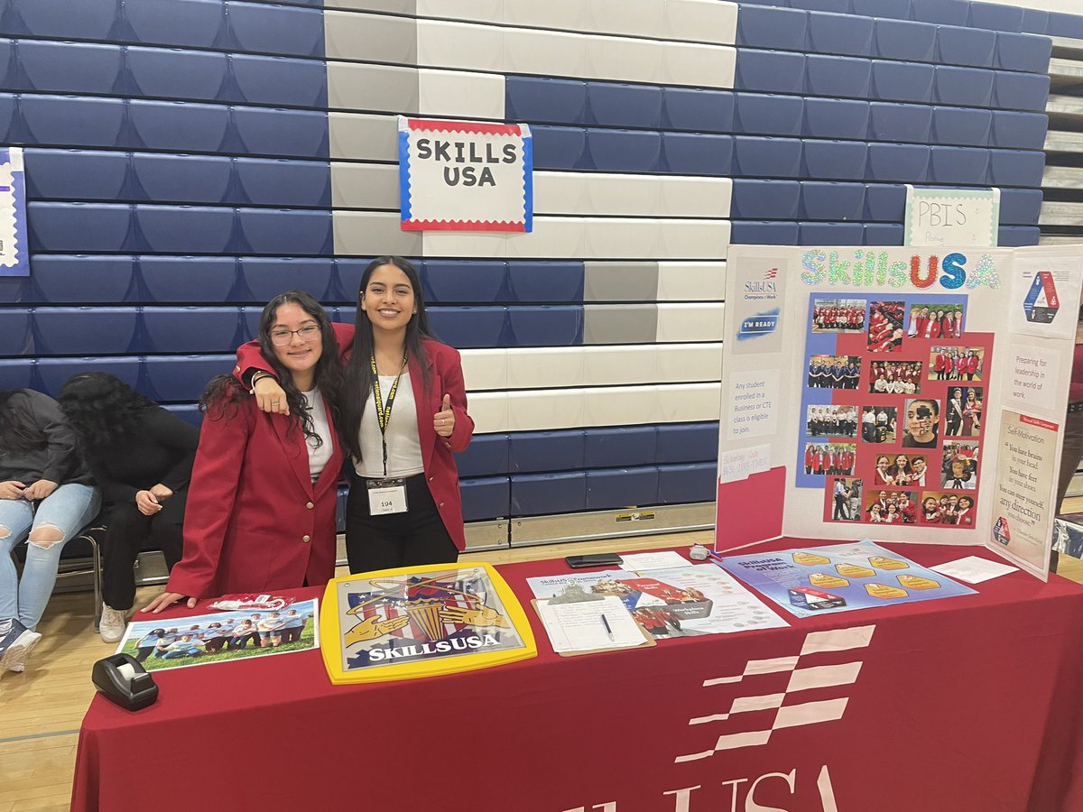OsbournPrin's tweet photo. #OneOsbourn Club Fair was a great success. Our students have multiple opportunities to succeed and reach their potential. https://t.co/nI0RBuriSv