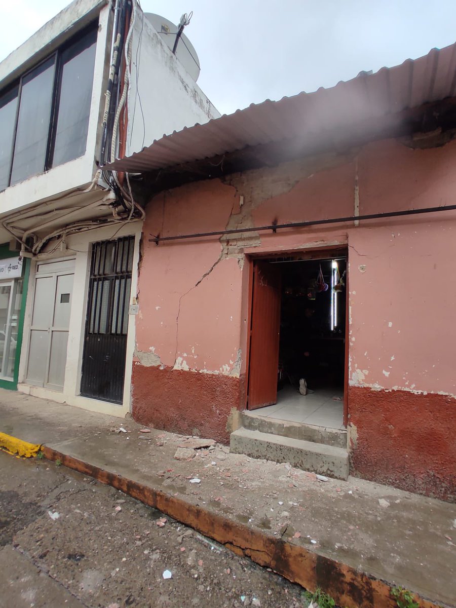 TuCoalcoman's tweet photo. Daños a viviendas y edificios. #temblor #Coalcomán #Michoacán https://t.co/l9t4LFVvUv