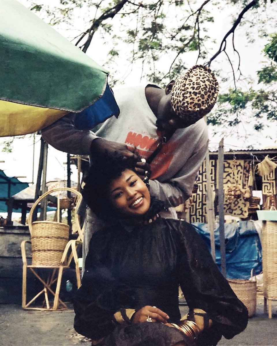ZhongFeifei5's tweet photo. In 130 yrs of Vogue, we made the first editorial shoot in Congo🇨🇩 with a full Congolese team/designers. Amazed and grateful for everyone behind this. More on Vogue China Oct 2022 issue 🧡💙💛 https://t.co/hO7B5Tk2Ly