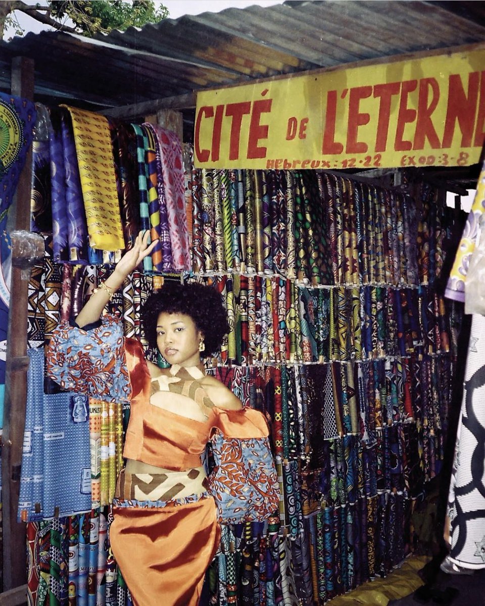 ZhongFeifei5's tweet photo. In 130 yrs of Vogue, we made the first editorial shoot in Congo🇨🇩 with a full Congolese team/designers. Amazed and grateful for everyone behind this. More on Vogue China Oct 2022 issue 🧡💙💛 https://t.co/hO7B5Tk2Ly
