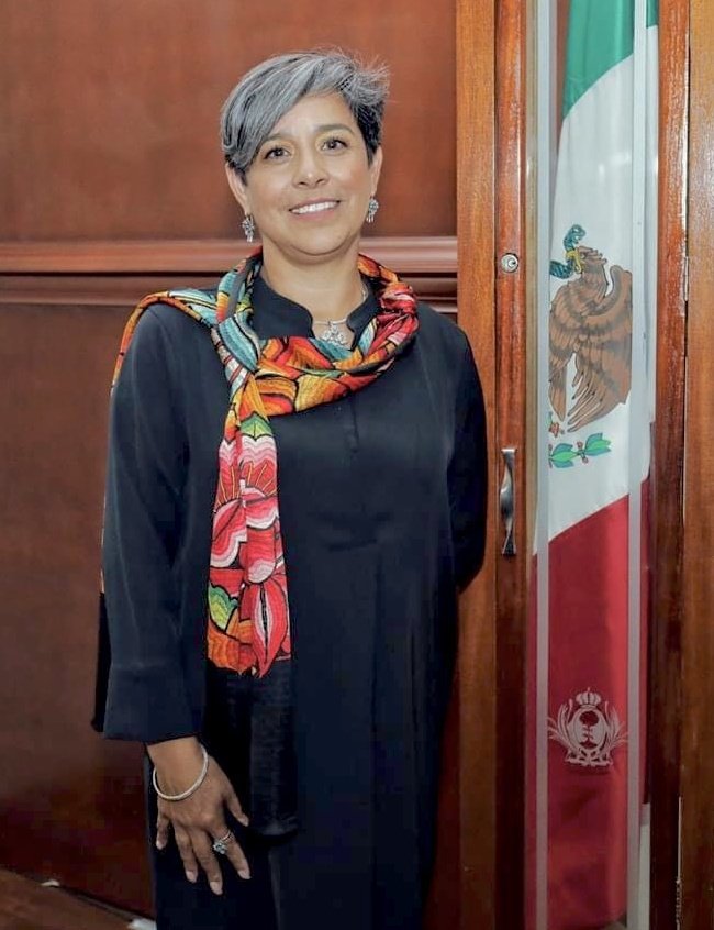 Ancifem_durango's tweet photo. Mtra. María Eugenia Pérez, nos da muchísimo orgullo tu nombramiento como Directora del @InfamDgo 
Mujeres como tú que están comprometidas en el servicio con la familia, la mujer y la paz son quienes nos inspiran a continuar trabajando por una sociedad mejor! 
#MujeresIncidiendo https://t.co/sqaeFgyCsW