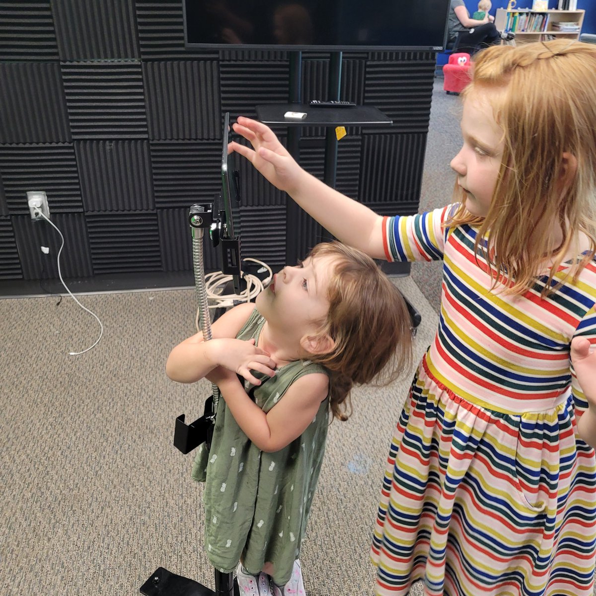 PBSKansasCH8's tweet photo. We're moving and grooving! 🎶🎥
We wish we could have made movies with a green screen when we were kids. #SeriouslyCreative #VideoProduction #GreenScreen #FamilyTime #EducationCenter https://t.co/PWTqEJCZZf
