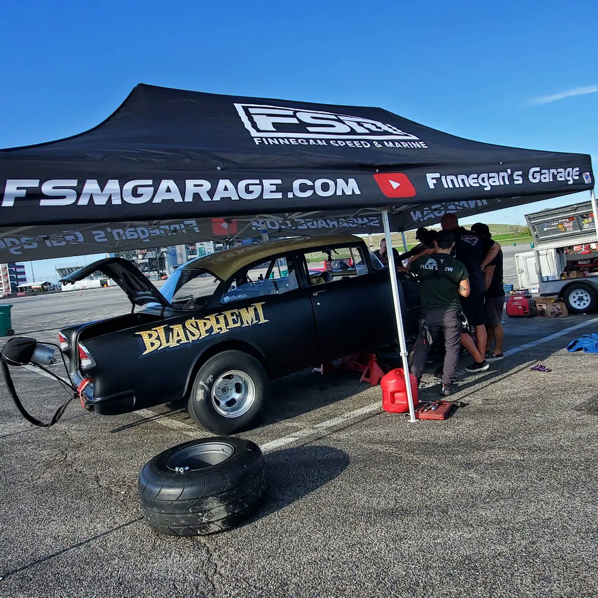 MonMornRacer's tweet photo. DEVELOPING: The Blasphemi in @hotrodmagazine Drag Week is in the pits of @WWTRaceway undergoing a motor swap. The Gremlin will offer up its hemi for the gasser. @MotorTrend #HotRodDragWeek2022 #HotRodding #Day1DragWeek #DragRacing https://t.co/DQgWWuQkh0