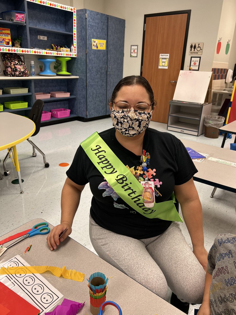 JacquieKortz's tweet photo. Happy Birthday to GL ladies Ms. Lucio, Ms. StRomain, and Ms. Reyes!We wish you all the best!🥳🎂🎁🎉❤️💚@GarciaLeza_AISD @erikalucio16 @misshombi @Counseling_AISD #CaresTeam #AldineConnected #MEMCGL @anitaperezABC https://t.co/WIUOxjeaY4