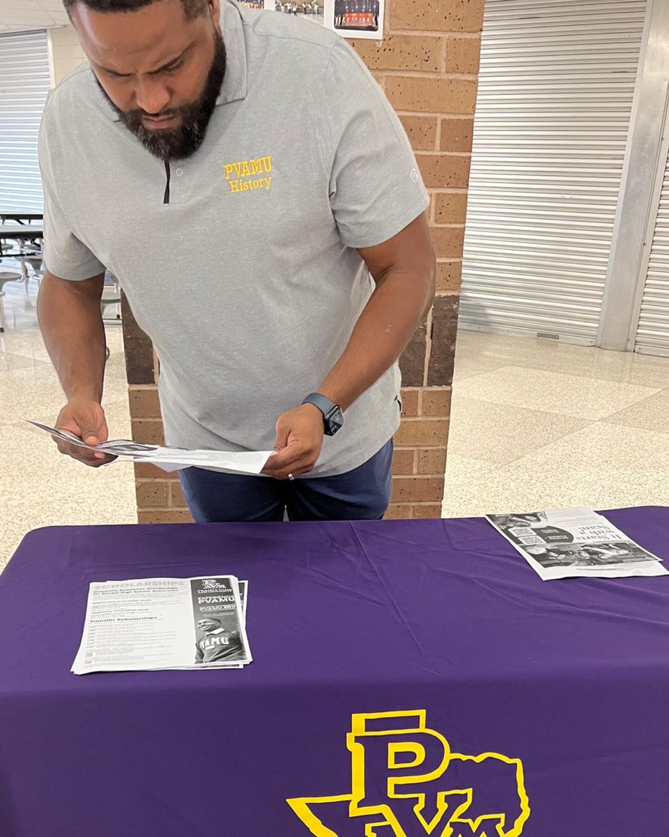 DrRob3000's tweet photo. Out recruiting Houston’s best and brightest to join Panther Nation in the Social Sciences.  #elevationisobligation @PVAMUhistory #teamwoolfolk #afamstudies https://t.co/gQo677GeJ2