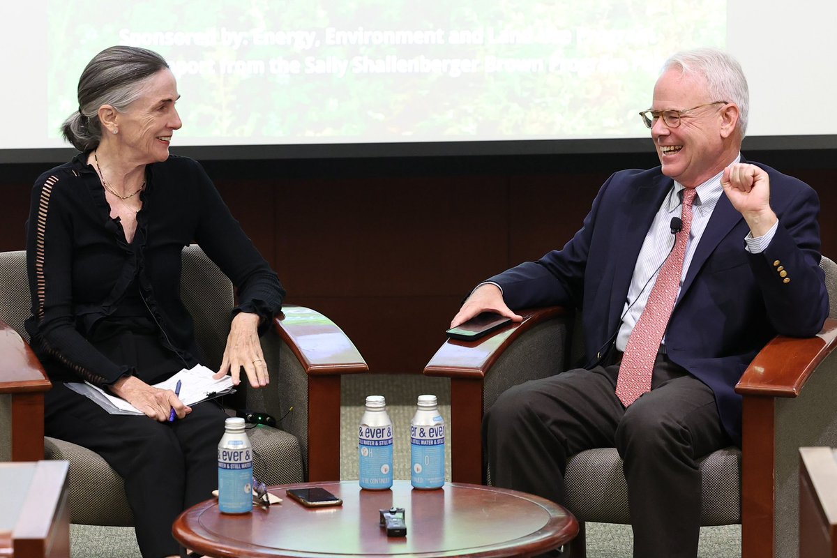 Great to have former EPA Administrator Carol Browner and current @LCVoters board chair & @CovingtonLLP counsel give the inaugural distinguished Climate Governance Lecture to launch our expanded EELU Program for @vanderbiltlaw @CGraceCox @jg_environ @ELIORG