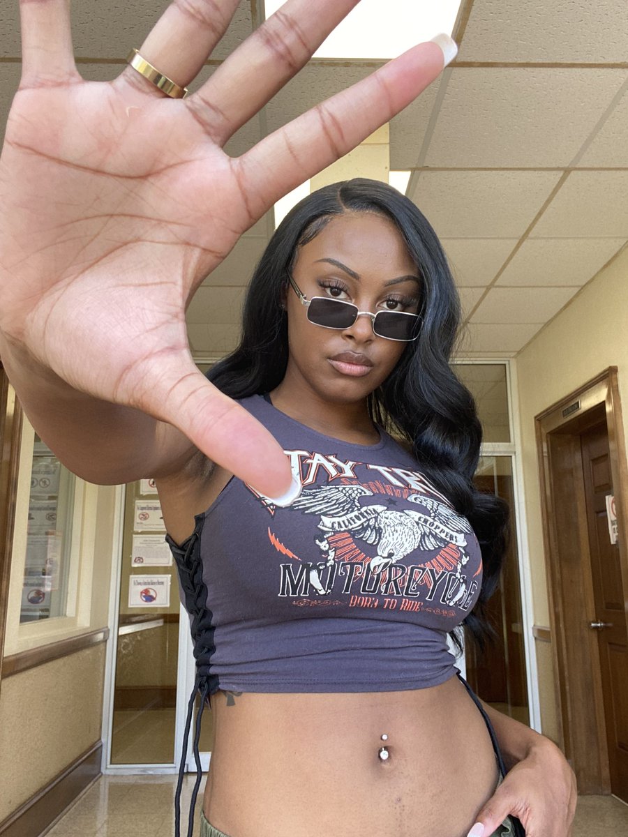 majestlee's tweet photo. 𝕺𝖓𝖑𝖞 𝖎𝖋 𝖑𝖔𝖔𝖐𝖘 𝖈𝖔𝖚𝖑𝖉 𝖐𝖎𝖑𝖑…𝖜𝖊𝖑𝖈𝖔𝖒𝖊 𝖙𝖔 𝖉𝖊𝖆𝖙𝖍 𝖗𝖔𝖜😈 https://t.co/quJPpheAgU