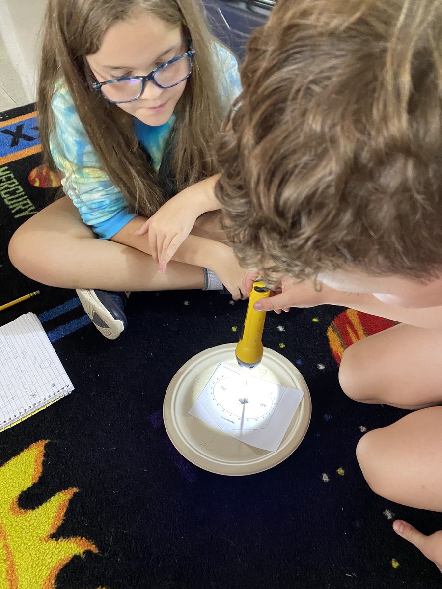 Ms_Johnsonrm20's tweet photo. In Science today Ss explored how the first clock was made by studying shadows and the sun’s different positions in the sky ☀️🔦 https://t.co/Gc4KAW7APG